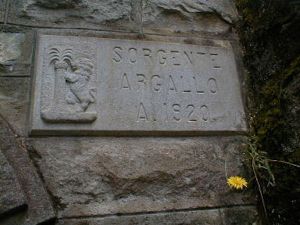 Plaque de 1920 aux sources d'Argallo