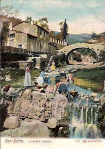 Le pont de la Rocca avec les lavandières sur le ruisseau San Romolo