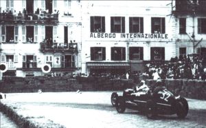 1st Automobile Circuit in front of the International Hotel in 1924 