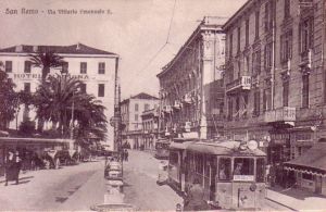 Hôtel Nazionale avec le tramway en direction d'Ospedaletti