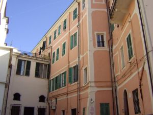 Lato del Palazzo Arcivescovile di fronte alla Chiesa di Santo Stefano