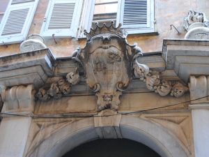 The noble frieze of the Family above the portal in Via Palazzo