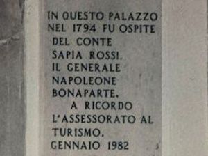La targa commemorativa in particolare
