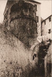 Il Baastione ed il muro, prima della demolizione della case intorno nei primi anni '30