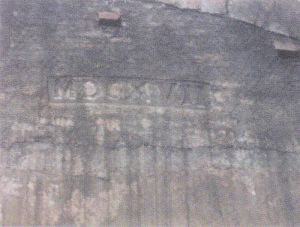 La datazione della cisterna sulla parete di fondo