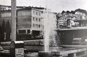 Primo piano di una fontana nel 1960