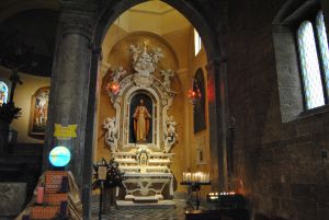 L'altare della navata di destra