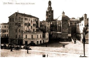 1895 - Il lato est del Battistero non ancora coperto dall'edificio Piccone