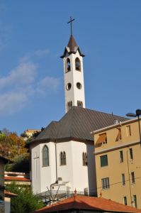 L nouvelle église avec le clocher