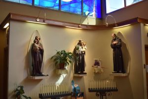 The three wooden statues of Saints