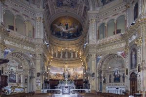 La Navata con l'Altare Maggiore
