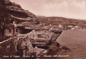 La Grotta, la Chiesa e gli scogli nel 1955