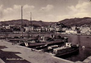 Scorcio della banchina e del porto