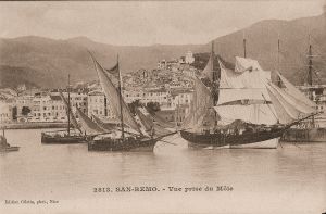 Velieri alla fonda nel porto